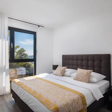 Villa 9 *