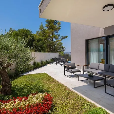 9 Villa