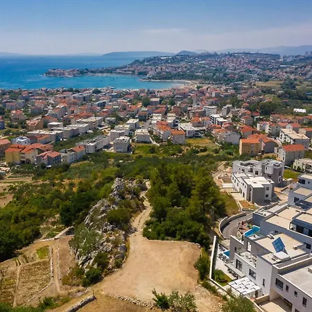 9 * Podstrana