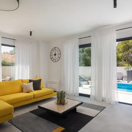 9 Villa