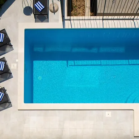 9 * ポドストラナ