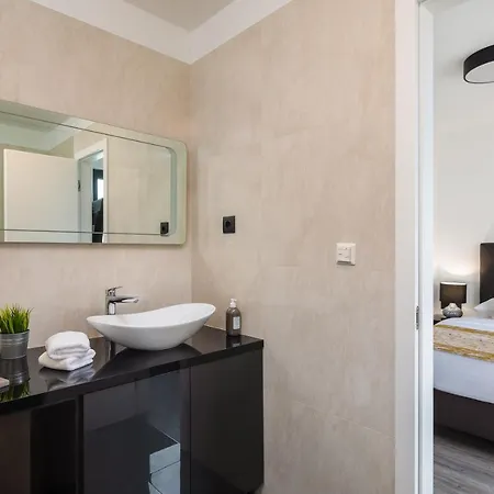 9 * ポドストラナ