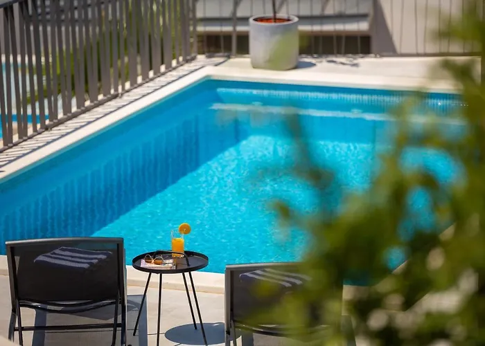 9 فيلة بودْسْتغانا