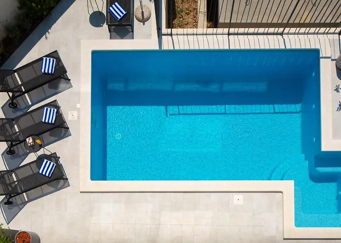 9 * بودْسْتغانا