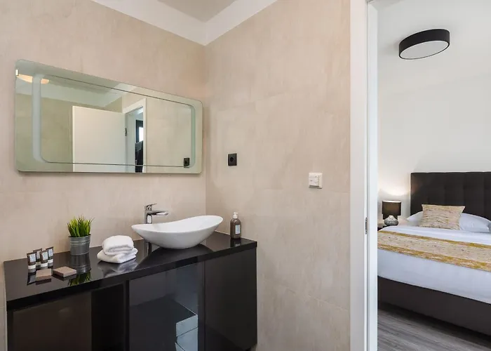 9 * بودْسْتغانا